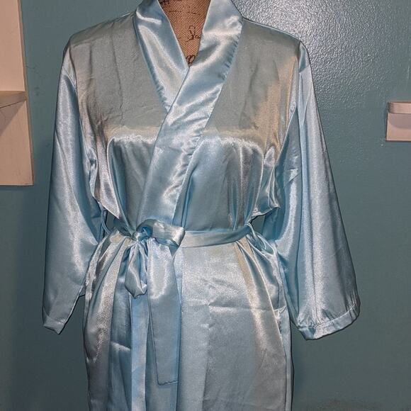 NWOT Baby blue‎ satin robe - Picture 5 of 6
